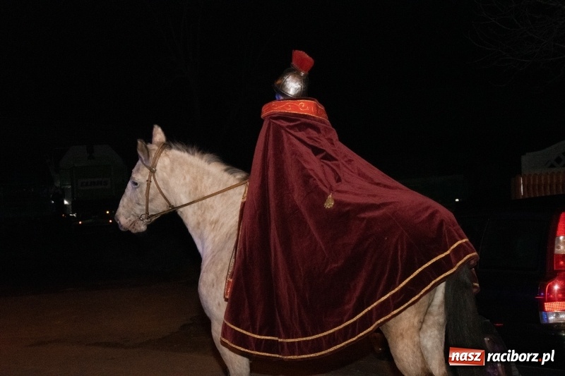 Zdjęcie w galerii na portalu naszraciborz.pl: Święty Marcin w Sudole - lampiony, koń i rogale wiadomości z regionu