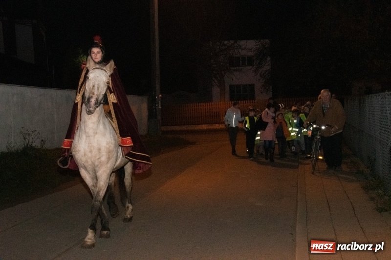 Zdjęcie w galerii na portalu naszraciborz.pl: Święty Marcin w Sudole - lampiony, koń i rogale wiadomości z regionu