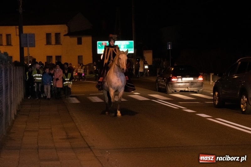 Zdjęcie w galerii na portalu naszraciborz.pl: Święty Marcin w Sudole - lampiony, koń i rogale wiadomości z regionu