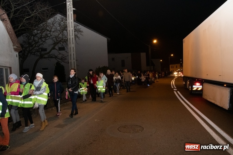 Zdjęcie w galerii na portalu naszraciborz.pl: Święty Marcin w Sudole - lampiony, koń i rogale wiadomości z regionu