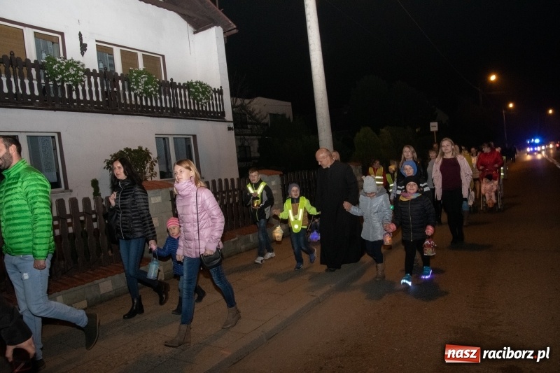 Zdjęcie w galerii na portalu naszraciborz.pl: Święty Marcin w Sudole - lampiony, koń i rogale wiadomości z regionu