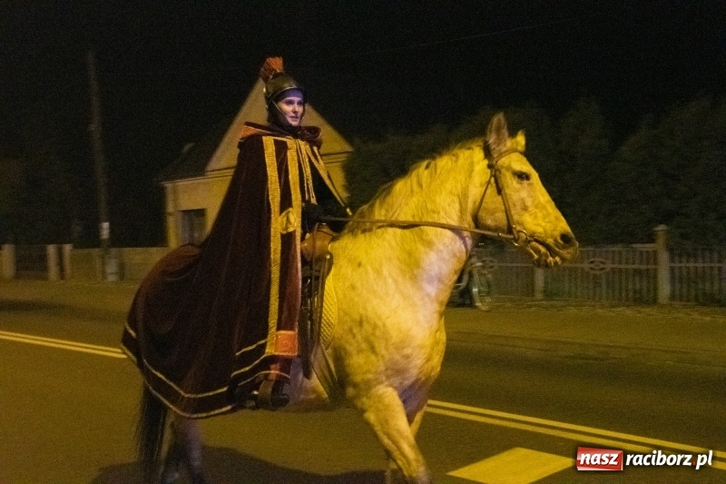 Zdjęcie w galerii na portalu naszraciborz.pl: Święty Marcin w Sudole - lampiony, koń i rogale wiadomości z regionu
