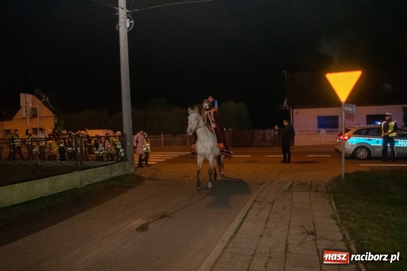 Zdjęcie w galerii na portalu naszraciborz.pl: Święty Marcin w Sudole - lampiony, koń i rogale wiadomości z regionu