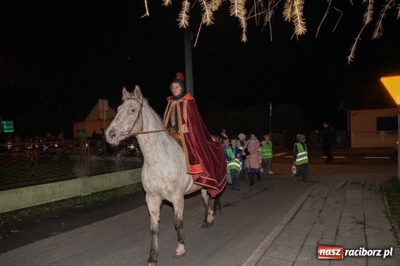 Zdjęcie w galerii na portalu naszraciborz.pl: Święty Marcin w Sudole - lampiony, koń i rogale wiadomości z regionu