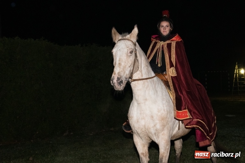 Zdjęcie w galerii na portalu naszraciborz.pl: Święty Marcin w Sudole - lampiony, koń i rogale wiadomości z regionu