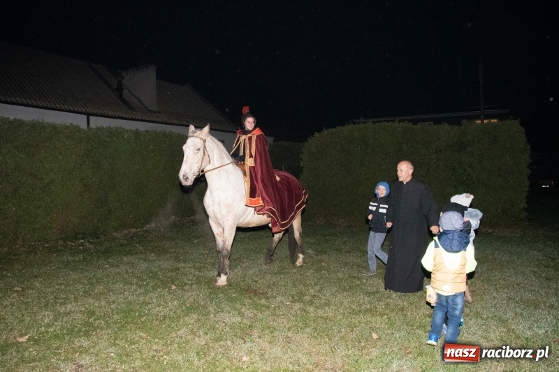 Zdjęcie w galerii na portalu naszraciborz.pl: Święty Marcin w Sudole - lampiony, koń i rogale wiadomości z regionu