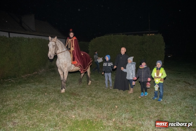 Zdjęcie w galerii na portalu naszraciborz.pl: Święty Marcin w Sudole - lampiony, koń i rogale wiadomości z regionu