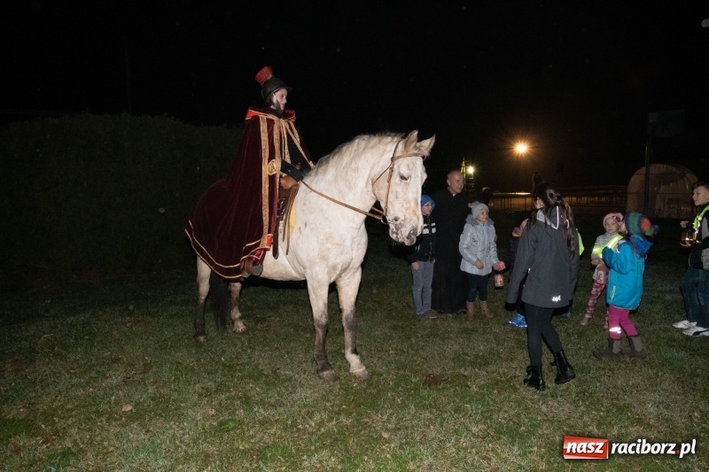Zdjęcie w galerii na portalu naszraciborz.pl: Święty Marcin w Sudole - lampiony, koń i rogale wiadomości z regionu