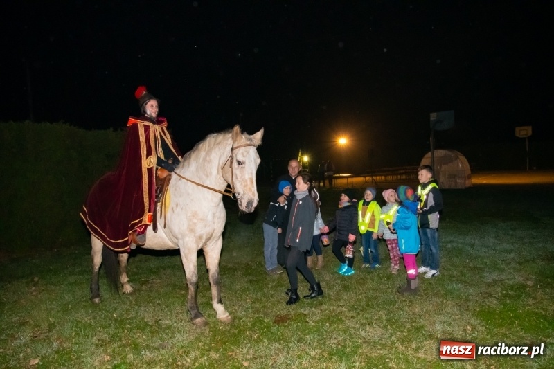 Zdjęcie w galerii na portalu naszraciborz.pl: Święty Marcin w Sudole - lampiony, koń i rogale wiadomości z regionu