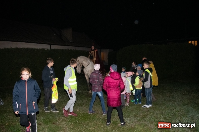 Zdjęcie w galerii na portalu naszraciborz.pl: Święty Marcin w Sudole - lampiony, koń i rogale wiadomości z regionu