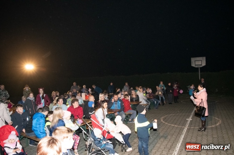 Zdjęcie w galerii na portalu naszraciborz.pl: Święty Marcin w Sudole - lampiony, koń i rogale wiadomości z regionu