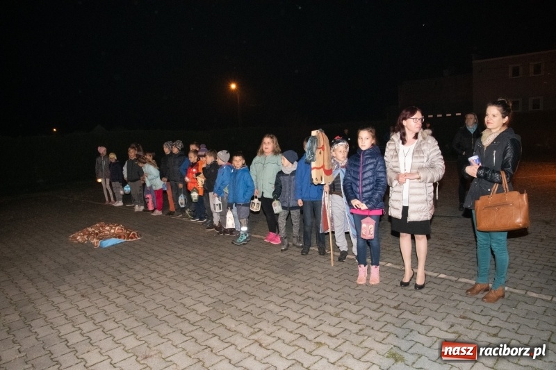 Zdjęcie w galerii na portalu naszraciborz.pl: Święty Marcin w Sudole - lampiony, koń i rogale wiadomości z regionu