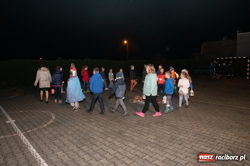 Zdjęcie w galerii na portalu naszraciborz.pl: Święty Marcin w Sudole - lampiony, koń i rogale wiadomości z regionu