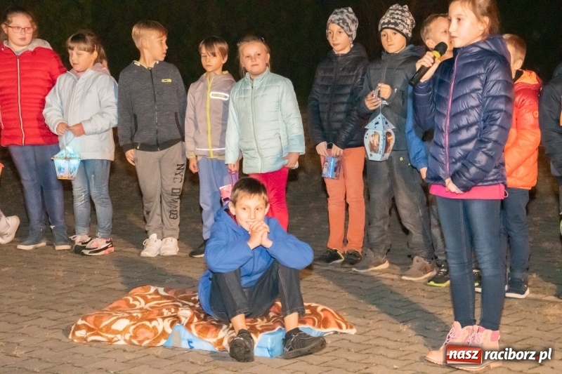 Zdjęcie w galerii na portalu naszraciborz.pl: Święty Marcin w Sudole - lampiony, koń i rogale wiadomości z regionu