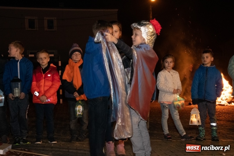 Zdjęcie w galerii na portalu naszraciborz.pl: Święty Marcin w Sudole - lampiony, koń i rogale wiadomości z regionu