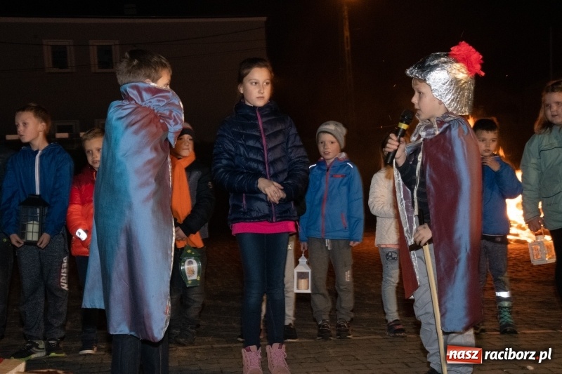 Zdjęcie w galerii na portalu naszraciborz.pl: Święty Marcin w Sudole - lampiony, koń i rogale wiadomości z regionu