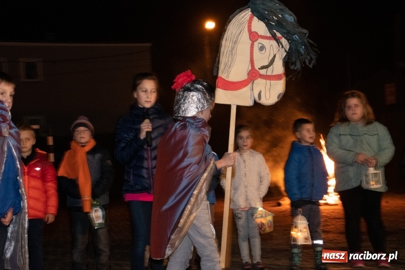 Zdjęcie w galerii na portalu naszraciborz.pl: Święty Marcin w Sudole - lampiony, koń i rogale wiadomości z regionu