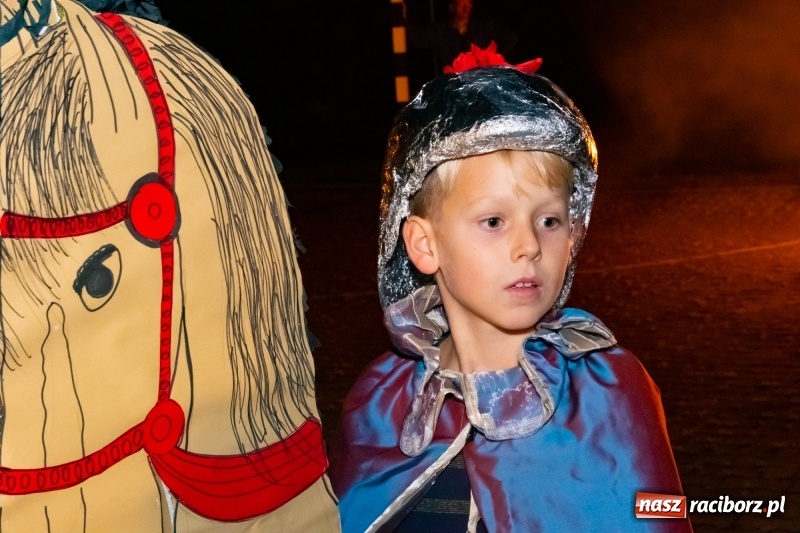 Zdjęcie w galerii na portalu naszraciborz.pl: Święty Marcin w Sudole - lampiony, koń i rogale wiadomości z regionu