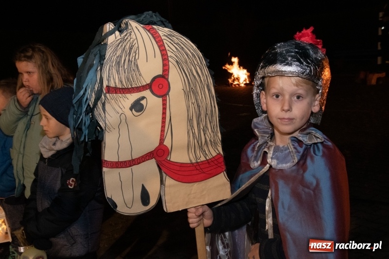 Zdjęcie w galerii na portalu naszraciborz.pl: Święty Marcin w Sudole - lampiony, koń i rogale wiadomości z regionu