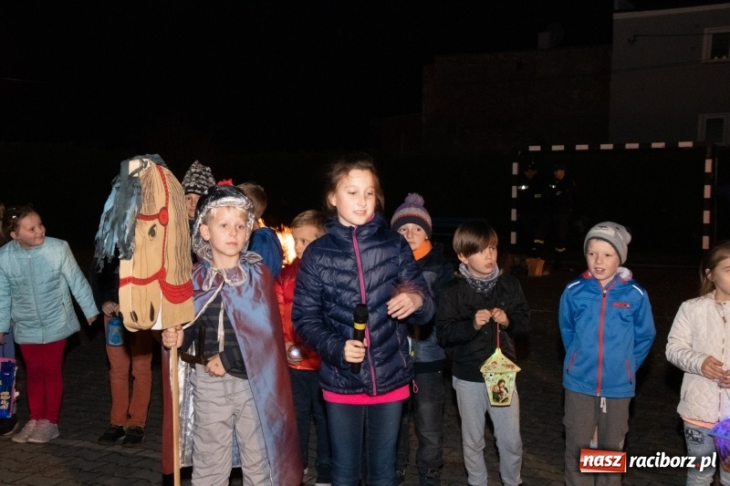 Zdjęcie w galerii na portalu naszraciborz.pl: Święty Marcin w Sudole - lampiony, koń i rogale wiadomości z regionu