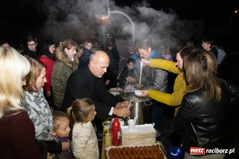 Zdjęcie w galerii na portalu naszraciborz.pl: Święty Marcin w Sudole - lampiony, koń i rogale wiadomości z regionu