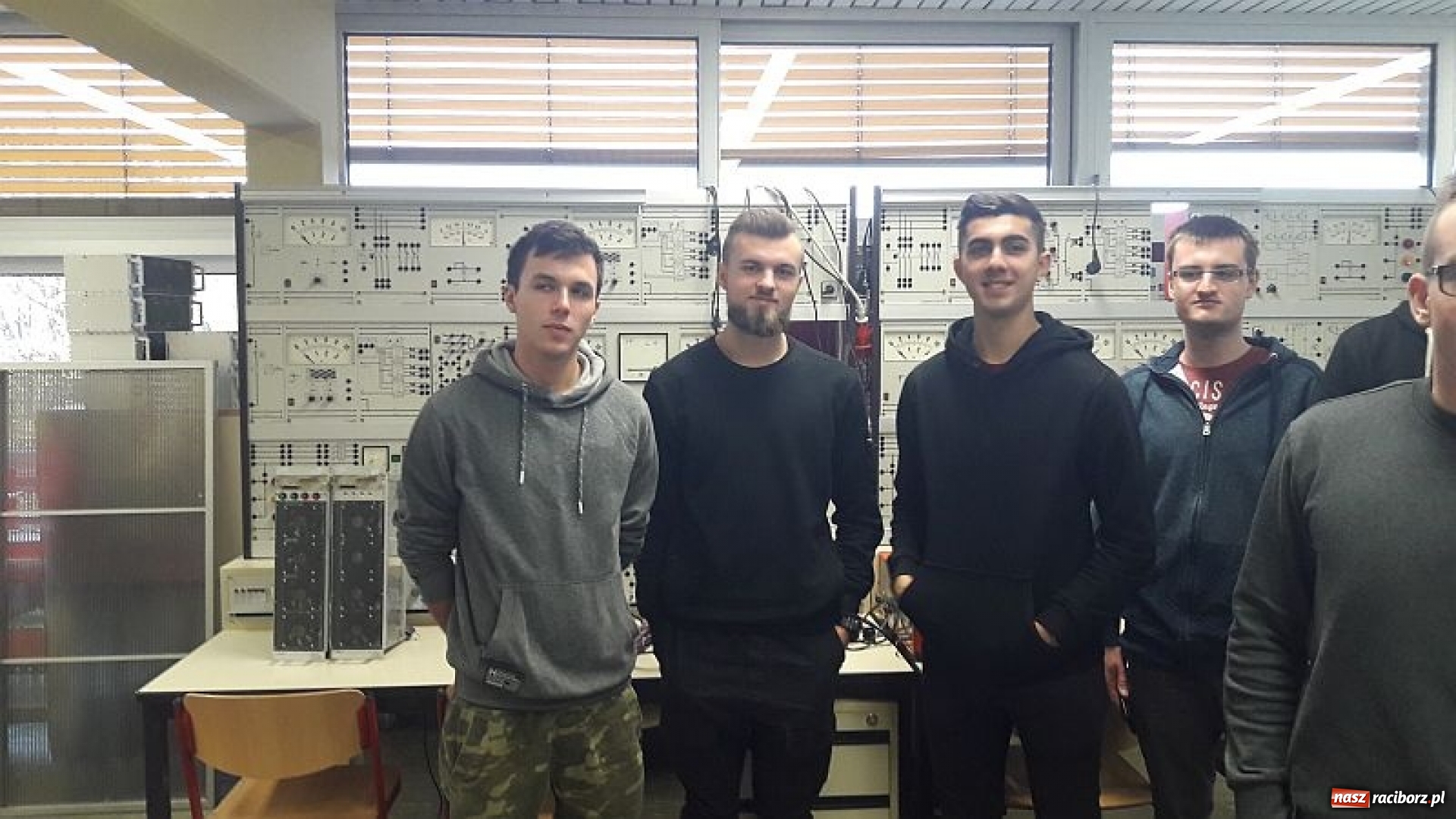 Zdjęcie w galerii na portalu naszraciborz.pl: Uczniowie z Mechanika pozdrawiają z Moguncji  wiadomości z regionu