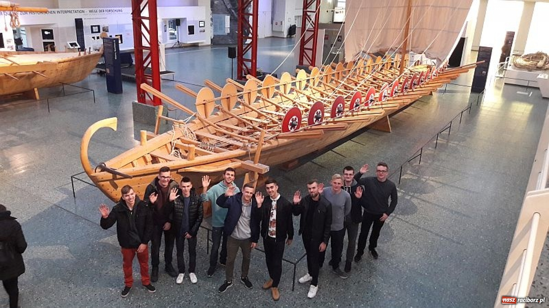 Zdjęcie w galerii na portalu naszraciborz.pl: Uczniowie z Mechanika pozdrawiają z Moguncji  wiadomości z regionu