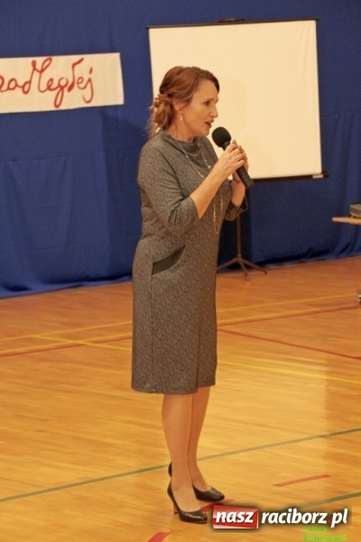 Zdjęcie w galerii na portalu naszraciborz.pl: Wieczór Wielkich Polaków w Szkole Podstawowej w Kornowacu wiadomości z regionu