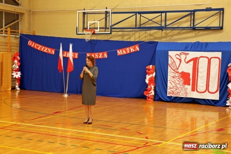Zdjęcie w galerii na portalu naszraciborz.pl: Wieczór Wielkich Polaków w Szkole Podstawowej w Kornowacu wiadomości z regionu
