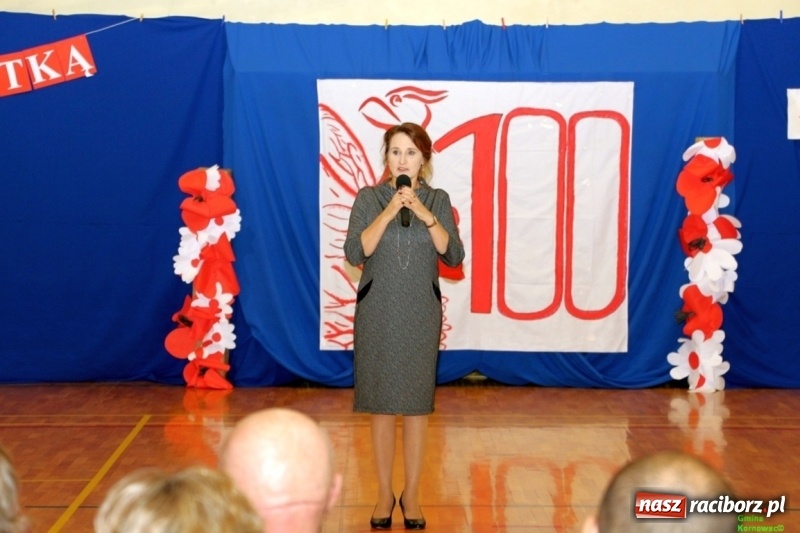 Zdjęcie w galerii na portalu naszraciborz.pl: Wieczór Wielkich Polaków w Szkole Podstawowej w Kornowacu wiadomości z regionu