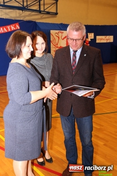 Zdjęcie w galerii na portalu naszraciborz.pl: Wieczór Wielkich Polaków w Szkole Podstawowej w Kornowacu wiadomości z regionu