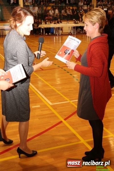 Zdjęcie w galerii na portalu naszraciborz.pl: Wieczór Wielkich Polaków w Szkole Podstawowej w Kornowacu wiadomości z regionu