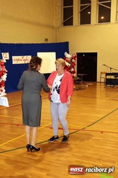 Zdjęcie w galerii na portalu naszraciborz.pl: Wieczór Wielkich Polaków w Szkole Podstawowej w Kornowacu wiadomości z regionu