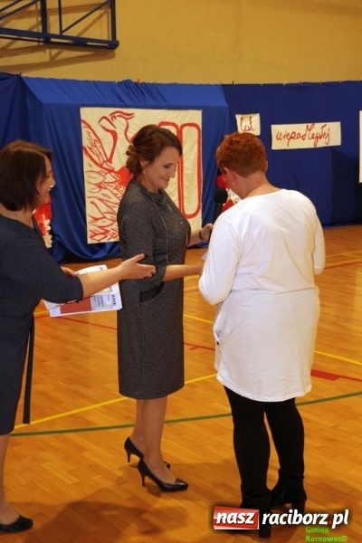 Zdjęcie w galerii na portalu naszraciborz.pl: Wieczór Wielkich Polaków w Szkole Podstawowej w Kornowacu wiadomości z regionu