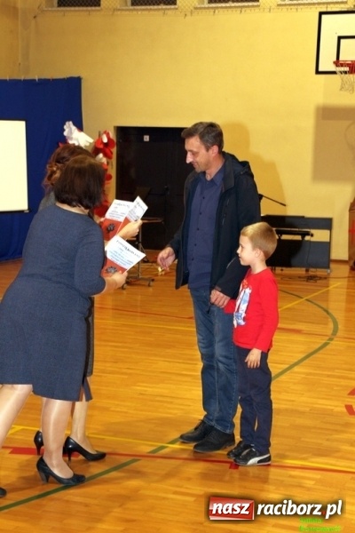 Zdjęcie w galerii na portalu naszraciborz.pl: Wieczór Wielkich Polaków w Szkole Podstawowej w Kornowacu wiadomości z regionu