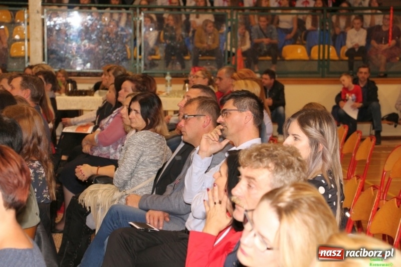 Zdjęcie w galerii na portalu naszraciborz.pl: Wieczór Wielkich Polaków w Szkole Podstawowej w Kornowacu wiadomości z regionu