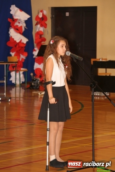 Zdjęcie w galerii na portalu naszraciborz.pl: Wieczór Wielkich Polaków w Szkole Podstawowej w Kornowacu wiadomości z regionu