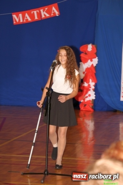 Zdjęcie w galerii na portalu naszraciborz.pl: Wieczór Wielkich Polaków w Szkole Podstawowej w Kornowacu wiadomości z regionu