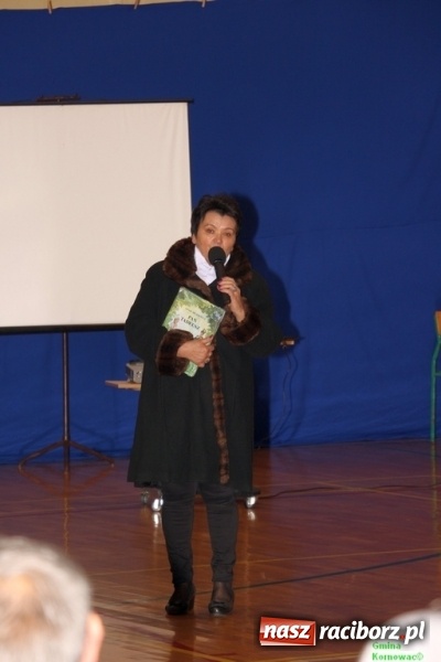 Zdjęcie w galerii na portalu naszraciborz.pl: Wieczór Wielkich Polaków w Szkole Podstawowej w Kornowacu wiadomości z regionu