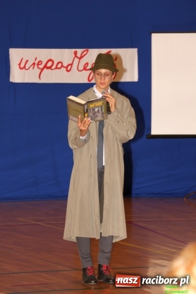 Zdjęcie w galerii na portalu naszraciborz.pl: Wieczór Wielkich Polaków w Szkole Podstawowej w Kornowacu wiadomości z regionu