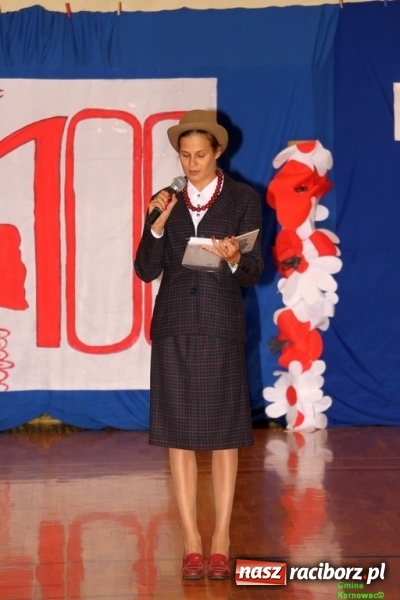 Zdjęcie w galerii na portalu naszraciborz.pl: Wieczór Wielkich Polaków w Szkole Podstawowej w Kornowacu wiadomości z regionu