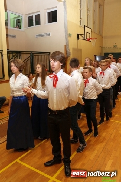 Zdjęcie w galerii na portalu naszraciborz.pl: Wieczór Wielkich Polaków w Szkole Podstawowej w Kornowacu wiadomości z regionu