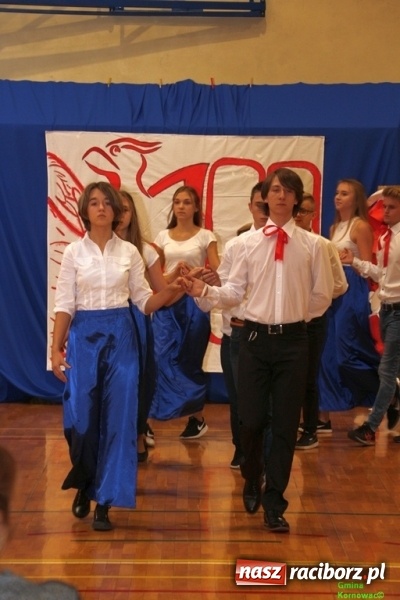 Zdjęcie w galerii na portalu naszraciborz.pl: Wieczór Wielkich Polaków w Szkole Podstawowej w Kornowacu wiadomości z regionu