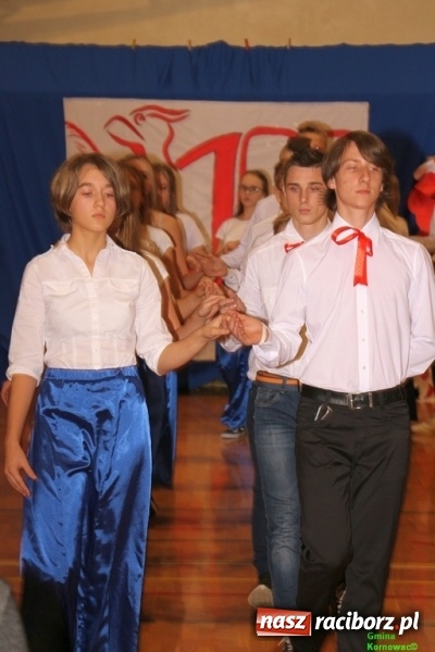 Zdjęcie w galerii na portalu naszraciborz.pl: Wieczór Wielkich Polaków w Szkole Podstawowej w Kornowacu wiadomości z regionu