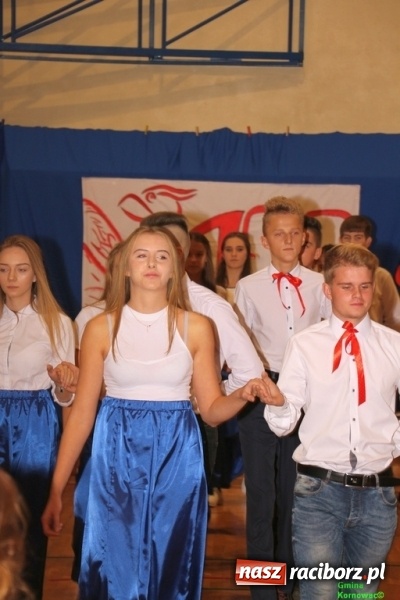 Zdjęcie w galerii na portalu naszraciborz.pl: Wieczór Wielkich Polaków w Szkole Podstawowej w Kornowacu wiadomości z regionu