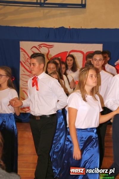 Zdjęcie w galerii na portalu naszraciborz.pl: Wieczór Wielkich Polaków w Szkole Podstawowej w Kornowacu wiadomości z regionu