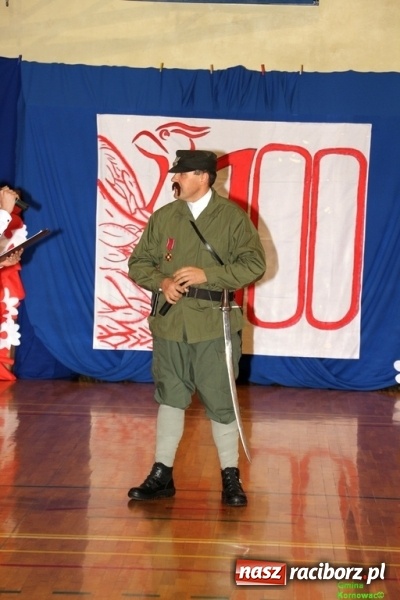 Zdjęcie w galerii na portalu naszraciborz.pl: Wieczór Wielkich Polaków w Szkole Podstawowej w Kornowacu wiadomości z regionu