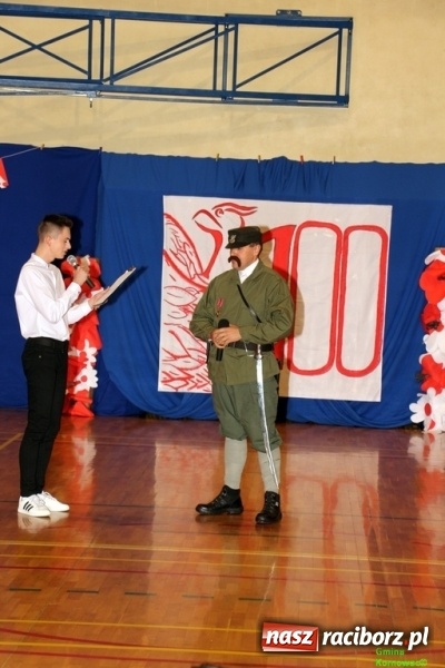 Zdjęcie w galerii na portalu naszraciborz.pl: Wieczór Wielkich Polaków w Szkole Podstawowej w Kornowacu wiadomości z regionu