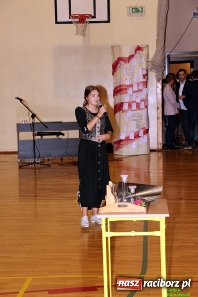 Zdjęcie w galerii na portalu naszraciborz.pl: Wieczór Wielkich Polaków w Szkole Podstawowej w Kornowacu wiadomości z regionu