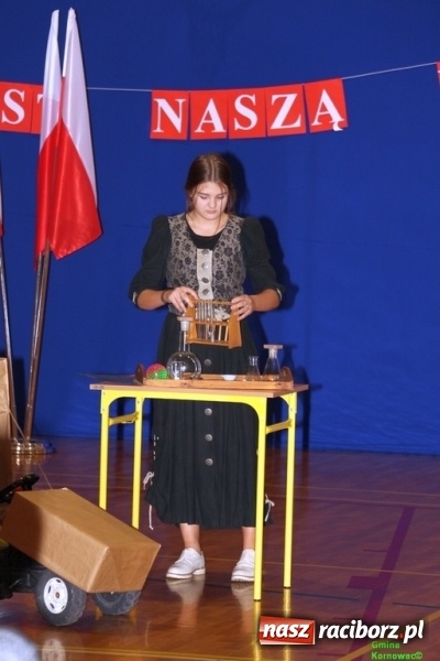 Zdjęcie w galerii na portalu naszraciborz.pl: Wieczór Wielkich Polaków w Szkole Podstawowej w Kornowacu wiadomości z regionu